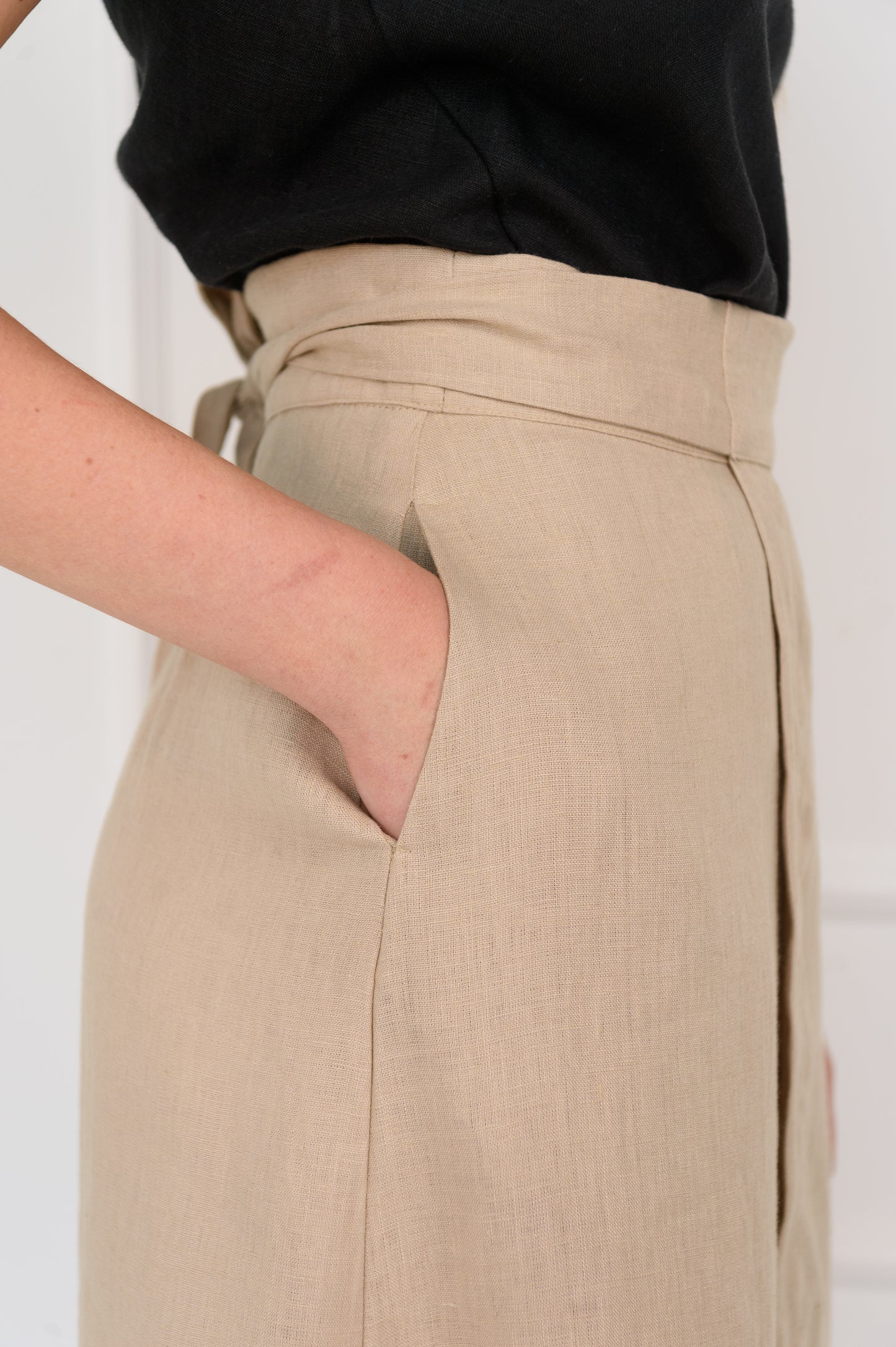 Wickel-Midirock aus Leinen in Beige