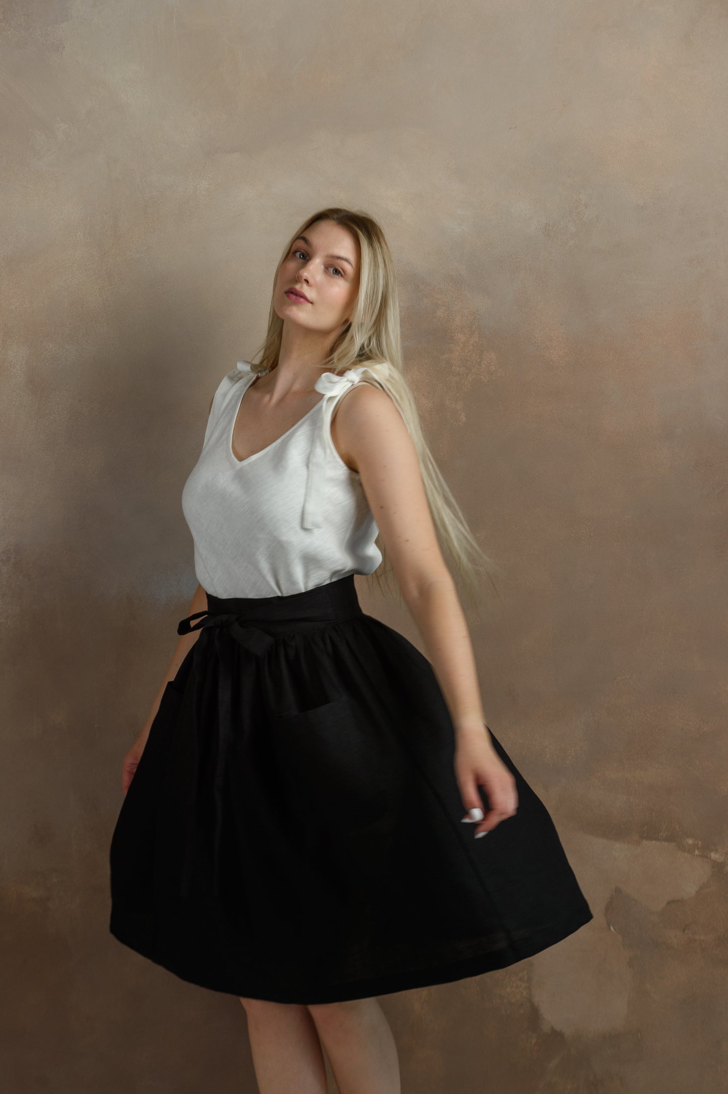 Linen Midi Skirt With Pockets in Black