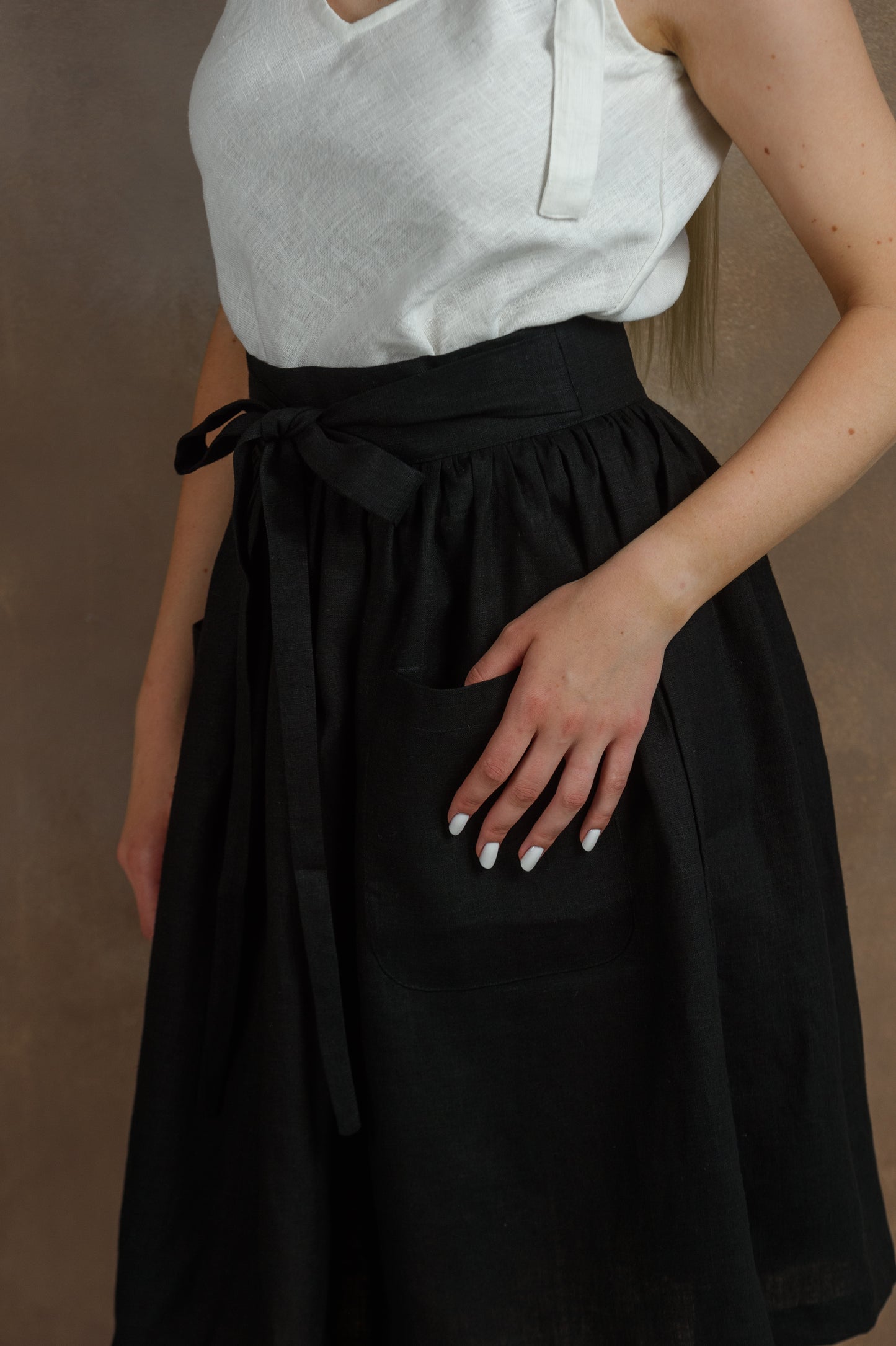 Linen Midi Skirt With Pockets in Black