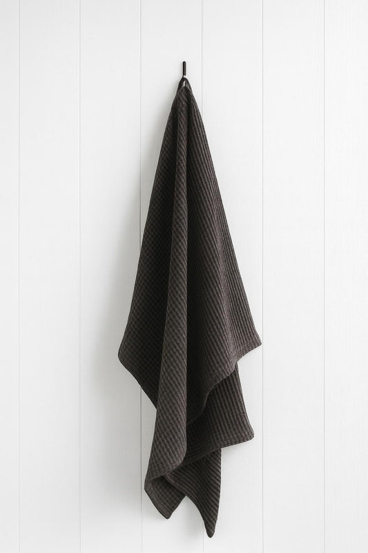 Linen Bath Towel in Charcoal Gray