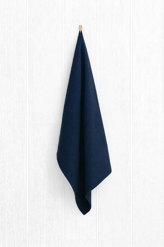 Linen Bath Towel in Diving Blue