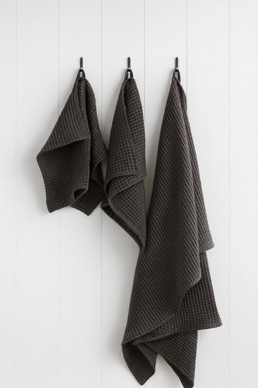 Linen Towel Set (3 Pieces) in Charcoal Gray