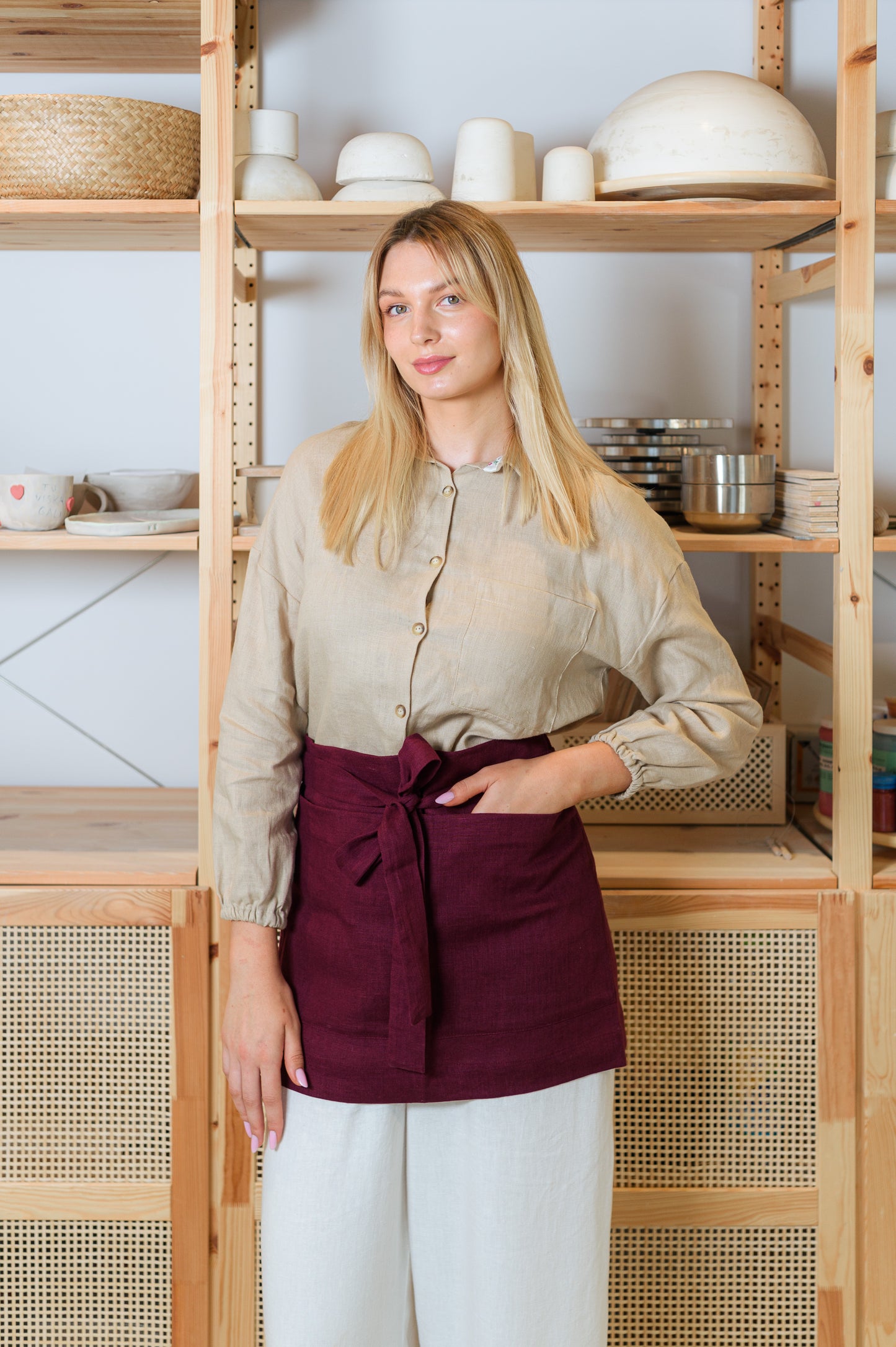 Leinenschürze mit Taschen in Rostbraun