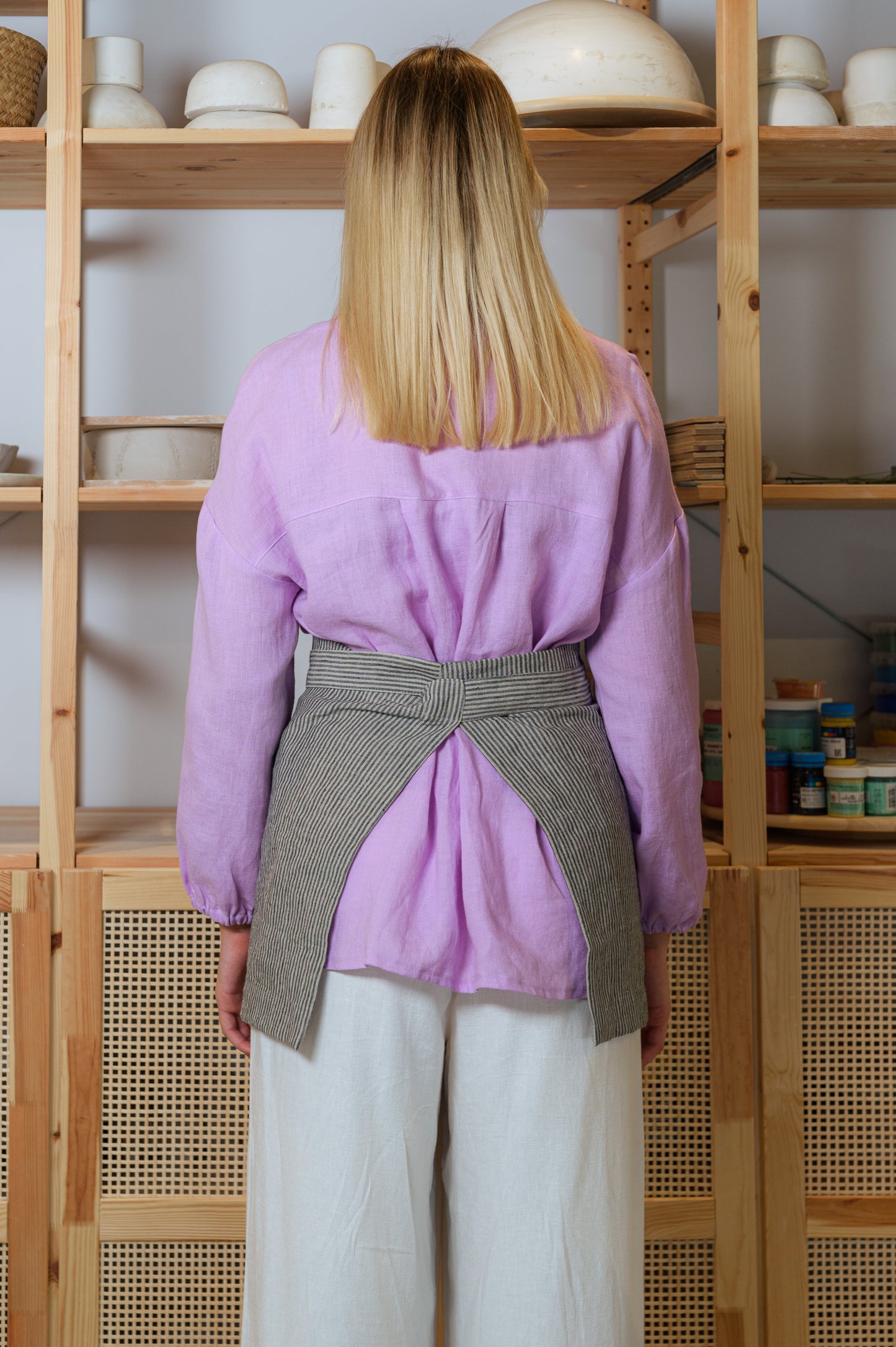 Japanische Leinenschürze mit Taschen in Olivgrün